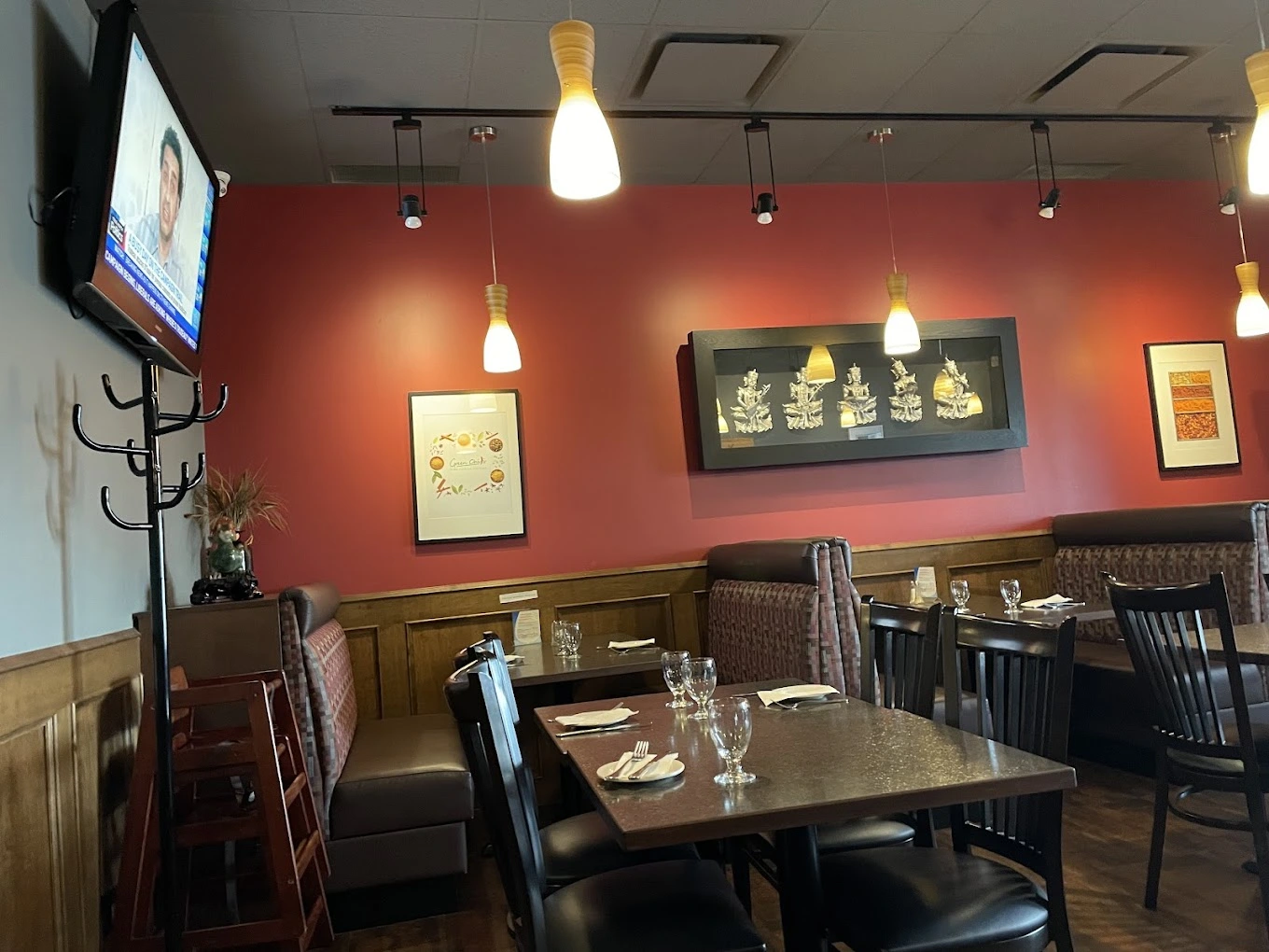 Traditional Kerala catering tray setup for events